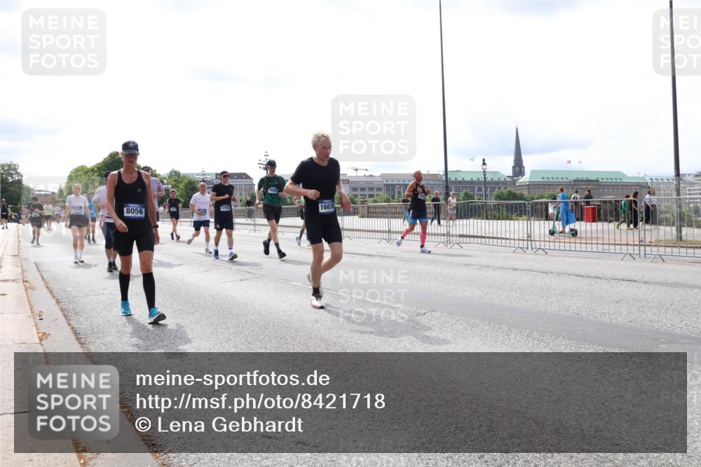 29.06.2025 - hella hamburg halbmarathon Lena Gebhardt http://msf.ph/oto/8421718 29.06.2025 10:27:47 Lombardsbrücke 8056, 17791, 16838, 1148, 2080, 3389, 4372, 5177, 5285, 5825, 5847, 6214, 6632, 7497, 7764, 7978, 8085, 9567, 9688, 10158, 10412, 10413, 11256, 11692, 11739, 12500, 12780, 12823, 12842, 13043, 13678, 13860, 14206, 15607, 15608, 16569, 16804, 16838, 17427, 17791, 18012, 18097, 18301, 18626, 18766 meine-sportfotos.de