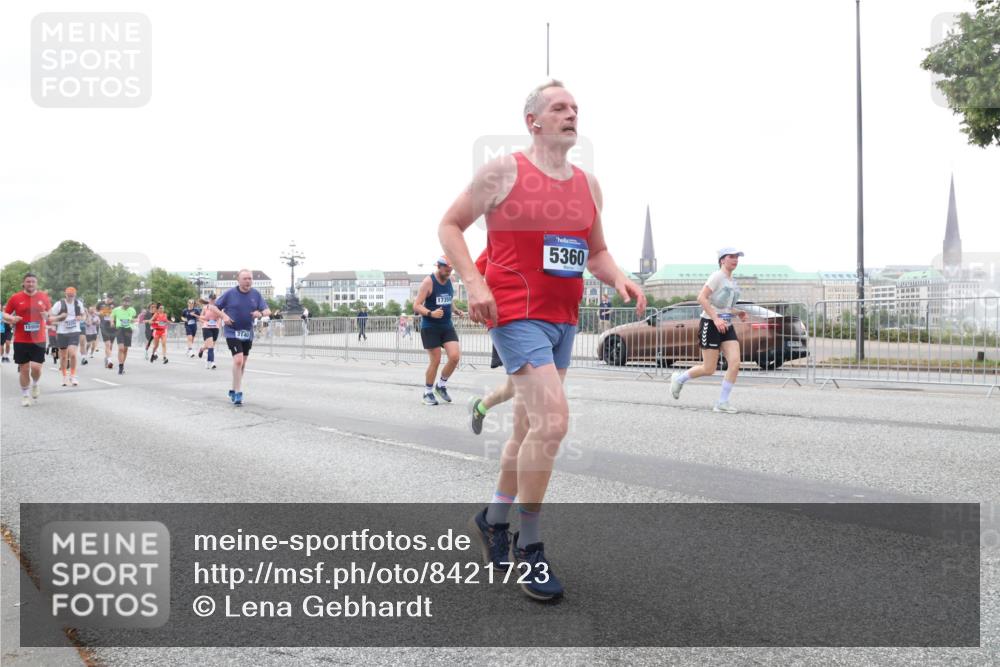 29.06.2025 - hella hamburg halbmarathon Lena Gebhardt http://msf.ph/oto/8421723 29.06.2025 10:52:40 Lombardsbrücke 15906, 3140, 17359, 5360, 1369, 1826, 2146, 2362, 2420, 2528, 2701, 2983, 3140, 3227, 3645, 4591, 4729, 4815, 5262, 5360, 6386, 6403, 6404, 6406, 6671, 7032, 7511, 7690, 7691, 7735, 7737, 7812, 8194, 8196, 8641, 9068, 9070, 9103, 9368, 9545, 9731, 10055, 10080, 10296, 10342, 10392, 10600, 10634, 10879, 10884, 10928, 10981, 11084, 11297, 11736, 11899, 11919, 11974, 12127, 12128, 12546, 12558, 12994, 14009, 14765 meine-sportfotos.de