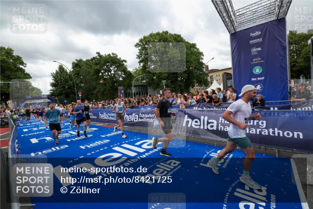 29.06.2025 - hella hamburg halbmarathon Zöllner http://msf.ph/oto/8421725 29.06.2025 10:53:53 Ziel 1422, 1706, 1870, 5607, 6260, 6877, 7177, 7395, 8285, 8335, 9922, 10529, 10891, 12413, 14026, 15502, 16538, 17740, 18249, 18418, 18487, 18759, 18831, 18915, 19177 meine-sportfotos.de