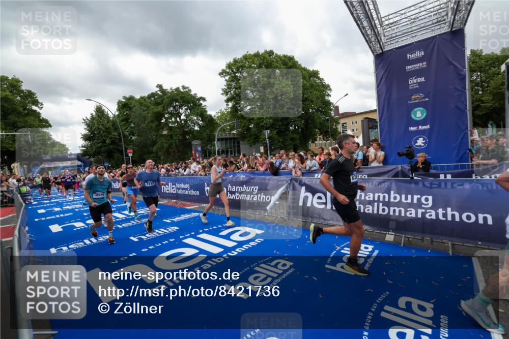 29.06.2025 - hella hamburg halbmarathon Zöllner http://msf.ph/oto/8421736 29.06.2025 10:53:54 Ziel 1422, 1706, 1870, 5607, 6260, 6877, 7177, 7395, 7973, 8285, 9922, 10529, 10891, 12413, 14026, 15502, 16477, 16538, 17740, 18249, 18418, 18487, 18759, 18831, 18915, 19177 meine-sportfotos.de