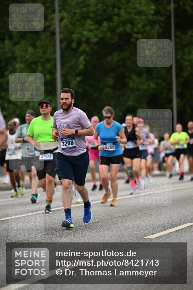 29.06.2025 - hella hamburg halbmarathon Dr. Thomas Lammeyer http://msf.ph/oto/8421743 29.06.2025 10:47:44 Kennedybrücke 1226, 1310, 1467, 1788, 1878, 2103, 2158, 2267, 2538, 2971, 3283, 3288, 3518, 3764, 4105, 4177, 4302, 4353, 5265, 5370, 5720, 5755, 7461, 7872, 8135, 8233, 8991, 9831, 9976, 10083, 10200, 10202, 10536 meine-sportfotos.de