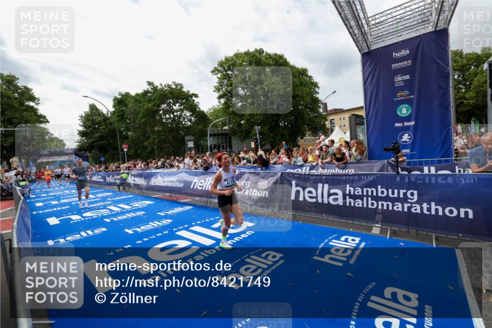 29.06.2025 - hella hamburg halbmarathon Zöllner http://msf.ph/oto/8421749 29.06.2025 10:32:06 Ziel 1407, 1686, 4129, 11150, 11199, 11370, 16505 meine-sportfotos.de