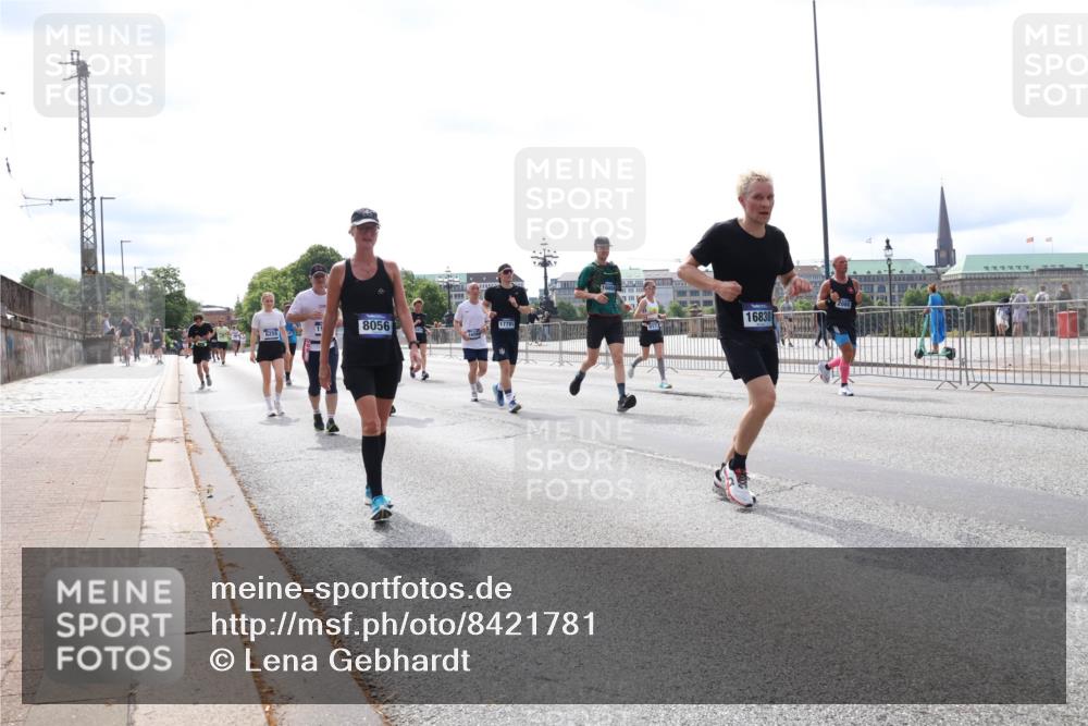 29.06.2025 - hella hamburg halbmarathon Lena Gebhardt http://msf.ph/oto/8421781 29.06.2025 10:27:48 Lombardsbrücke 11, 8056, 17791, 16838, 1148, 2080, 3389, 4372, 5177, 5285, 5825, 5847, 6214, 6632, 7497, 7764, 7978, 8085, 9567, 9688, 10158, 10412, 10413, 11256, 11692, 11739, 12500, 12780, 12823, 12842, 13043, 13568, 13678, 13860, 14206, 15607, 15608, 16569, 16804, 16838, 17427, 17791, 18012, 18097, 18301, 18626, 18766 meine-sportfotos.de