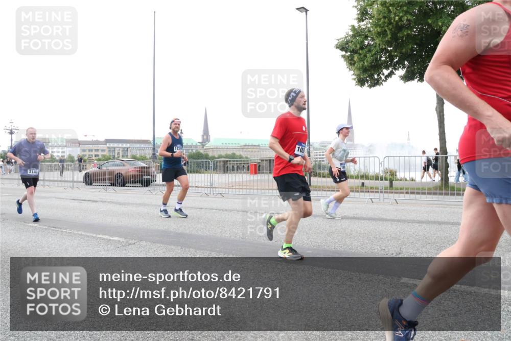 29.06.2025 - hella hamburg halbmarathon Lena Gebhardt http://msf.ph/oto/8421791 29.06.2025 10:52:40 Lombardsbrücke 3140, 103, 1369, 1826, 2146, 2362, 2420, 2528, 2701, 2983, 3140, 3227, 3645, 4591, 4729, 4815, 5262, 5360, 6386, 6403, 6404, 6406, 6671, 7032, 7511, 7690, 7691, 7735, 7737, 7812, 8194, 8196, 8641, 9068, 9070, 9103, 9368, 9545, 9731, 10055, 10080, 10296, 10342, 10392, 10600, 10634, 10879, 10884, 10928, 10981, 11084, 11297, 11736, 11899, 11919, 11974, 12127, 12128, 12546, 12558, 12994, 14009, 14765 meine-sportfotos.de