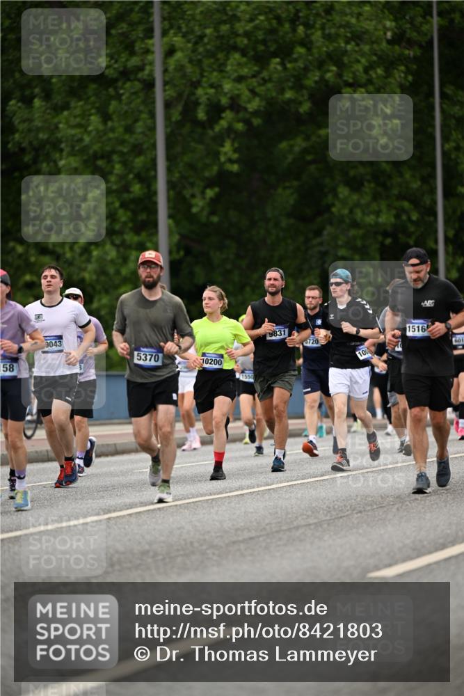 29.06.2025 - hella hamburg halbmarathon Dr. Thomas Lammeyer http://msf.ph/oto/8421803 29.06.2025 10:47:49 Kennedybrücke 1226, 1310, 1467, 1788, 1816, 1878, 2103, 2158, 2267, 2361, 2538, 2971, 3288, 3518, 4105, 4177, 4302, 5265, 5370, 5720, 5755, 6012, 7205, 7461, 7872, 8135, 8991, 9831, 9976, 10083, 10200, 10202 meine-sportfotos.de