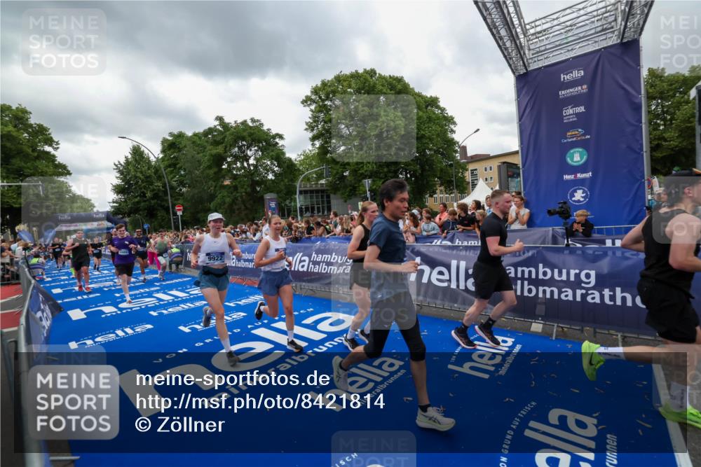 29.06.2025 - hella hamburg halbmarathon Zöllner http://msf.ph/oto/8421814 29.06.2025 10:53:56 Ziel 1422, 1706, 1870, 6260, 6481, 7395, 7918, 7973, 9922, 10529, 10891, 12413, 13032, 14026, 14175, 15502, 16477, 16538, 17740, 18249, 18418, 18487, 18759, 18831, 18879, 18915, 19177 meine-sportfotos.de
