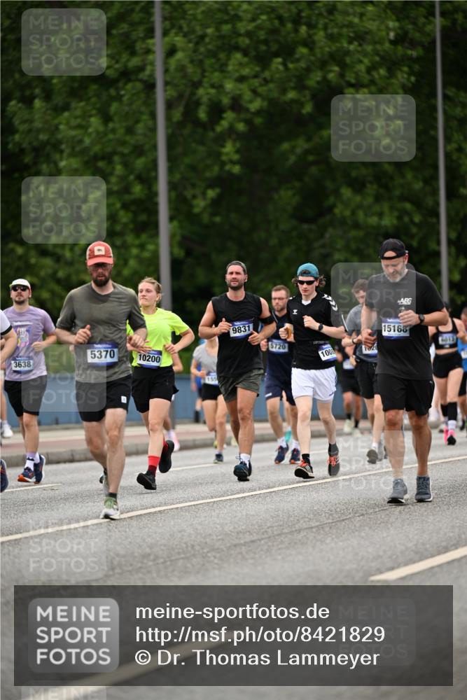 29.06.2025 - hella hamburg halbmarathon Dr. Thomas Lammeyer http://msf.ph/oto/8421829 29.06.2025 10:47:50 Kennedybrücke 1226, 1310, 1467, 1788, 1816, 1878, 2103, 2158, 2267, 2361, 2538, 2971, 3288, 3518, 4105, 4177, 4302, 5265, 5370, 5720, 6012, 7205, 7461, 7872, 8135, 8991, 9831, 9976, 10083, 10200, 10202 meine-sportfotos.de