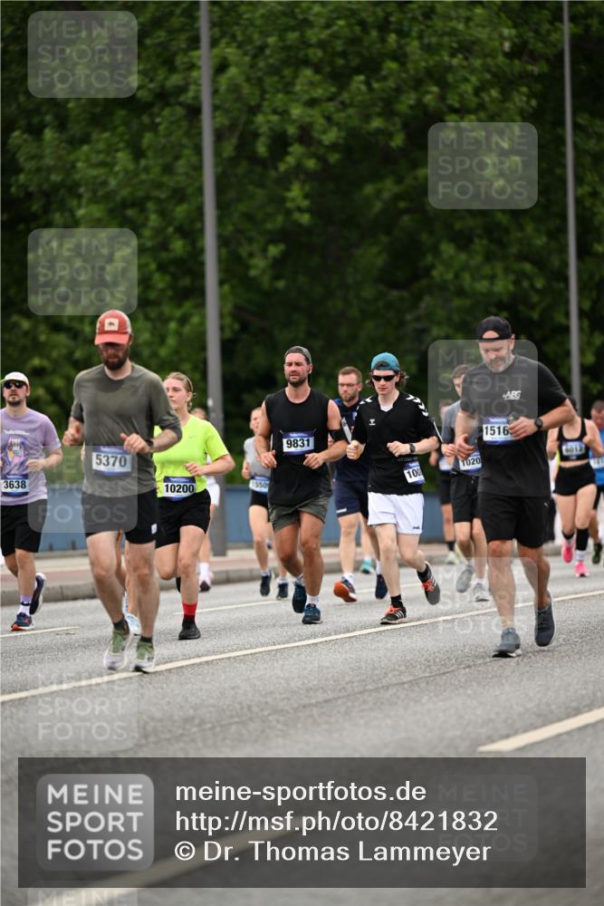 29.06.2025 - hella hamburg halbmarathon Dr. Thomas Lammeyer http://msf.ph/oto/8421832 29.06.2025 10:47:50 Kennedybrücke 1226, 1310, 1467, 1788, 1816, 1878, 2103, 2158, 2267, 2361, 2538, 2971, 3288, 3518, 4105, 4177, 4302, 5265, 5370, 5720, 6012, 7205, 7461, 7872, 8135, 8991, 9831, 9976, 10083, 10200, 10202 meine-sportfotos.de