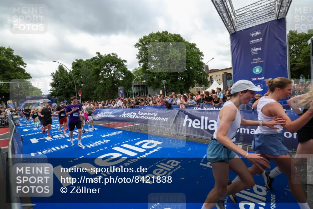 29.06.2025 - hella hamburg halbmarathon Zöllner http://msf.ph/oto/8421838 29.06.2025 10:53:57 Ziel 1706, 1870, 2432, 6260, 6481, 7395, 7918, 7973, 9922, 10891, 11789, 12413, 13032, 13869, 14026, 14175, 15502, 16477, 16538, 18418, 18487, 18759, 18831, 18879, 18915, 19177 meine-sportfotos.de