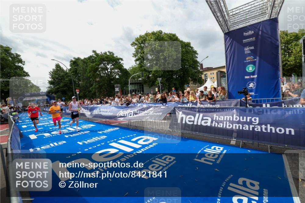 29.06.2025 - hella hamburg halbmarathon Zöllner http://msf.ph/oto/8421841 29.06.2025 10:32:10 Ziel 1686, 11150, 11370, 15826, 16505, 16736 meine-sportfotos.de