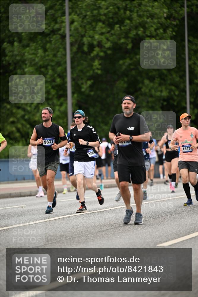 29.06.2025 - hella hamburg halbmarathon Dr. Thomas Lammeyer http://msf.ph/oto/8421843 29.06.2025 10:47:51 Kennedybrücke 1226, 1467, 1788, 1816, 1878, 2103, 2158, 2267, 2361, 2538, 2971, 3288, 3518, 4105, 4177, 4302, 5265, 5370, 5720, 6012, 7205, 7461, 7872, 8135, 8991, 9831, 9976, 10083, 10200, 10202 meine-sportfotos.de