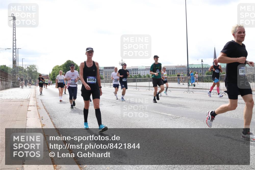 29.06.2025 - hella hamburg halbmarathon Lena Gebhardt http://msf.ph/oto/8421844 29.06.2025 10:27:48 Lombardsbrücke 1170, 8056, 17791, 2080, 168, 1148, 2080, 3389, 4372, 5177, 5285, 5825, 5847, 6214, 6632, 7497, 7764, 7978, 8085, 9567, 9688, 10158, 10412, 10413, 11256, 11692, 11739, 12500, 12780, 12823, 12842, 13043, 13568, 13678, 13860, 14206, 15607, 15608, 16569, 16804, 16838, 17427, 17791, 18012, 18097, 18301, 18626, 18766 meine-sportfotos.de
