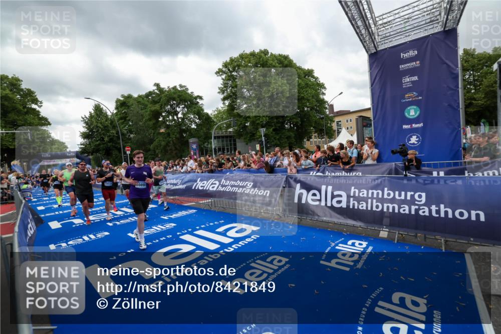 29.06.2025 - hella hamburg halbmarathon Zöllner http://msf.ph/oto/8421849 29.06.2025 10:53:57 Ziel 1706, 1870, 2432, 6260, 6481, 7395, 7918, 7973, 9922, 10891, 11789, 12413, 13032, 13869, 14026, 14175, 15502, 16477, 16538, 18418, 18487, 18759, 18831, 18879, 18915, 19177 meine-sportfotos.de