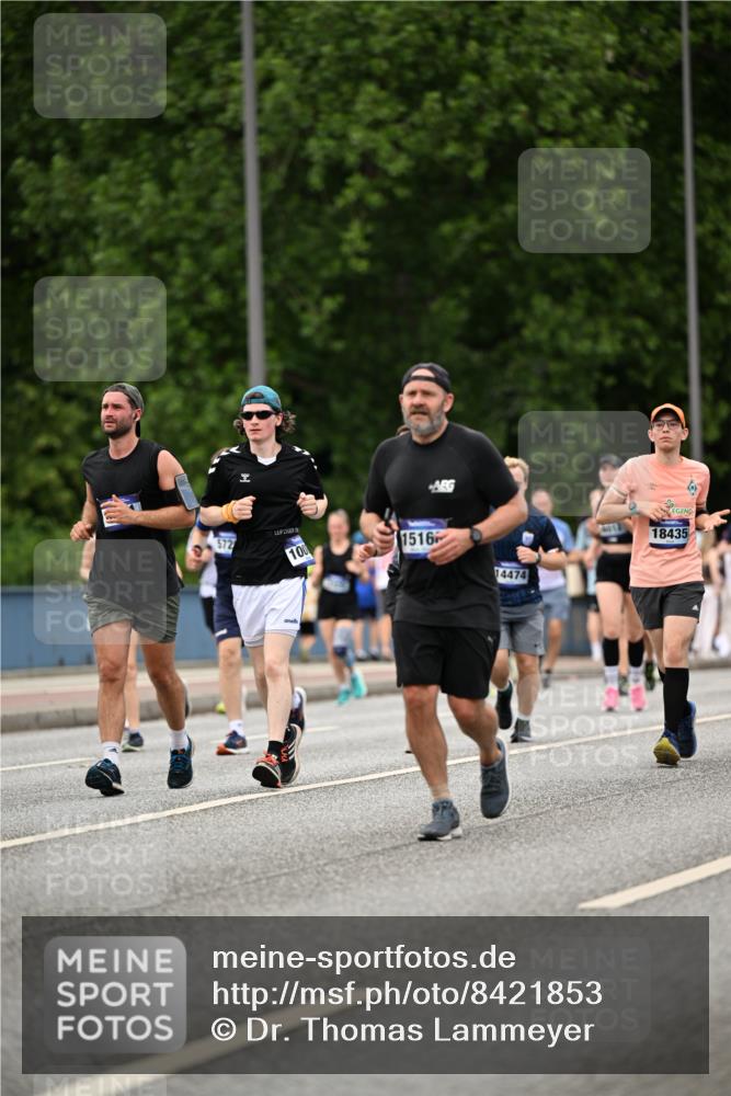 29.06.2025 - hella hamburg halbmarathon Dr. Thomas Lammeyer http://msf.ph/oto/8421853 29.06.2025 10:47:52 Kennedybrücke 1226, 1467, 1788, 1816, 1878, 2103, 2158, 2267, 2361, 2538, 2971, 3288, 3518, 4105, 4177, 4302, 5265, 5370, 5720, 6012, 7205, 7461, 7872, 8135, 8991, 9831, 9976, 10083, 10200, 10202 meine-sportfotos.de