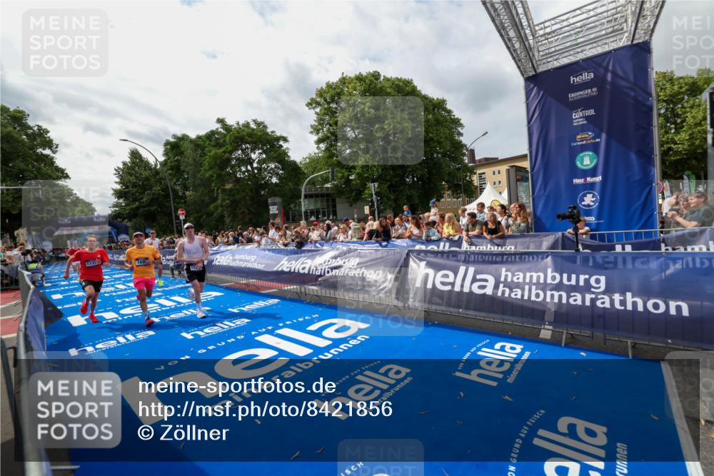 29.06.2025 - hella hamburg halbmarathon Zöllner http://msf.ph/oto/8421856 29.06.2025 10:32:10 Ziel 1686, 11150, 11370, 15826, 16505, 16736 meine-sportfotos.de