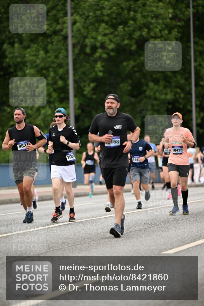 29.06.2025 - hella hamburg halbmarathon Dr. Thomas Lammeyer http://msf.ph/oto/8421860 29.06.2025 10:47:52 Kennedybrücke 1226, 1467, 1788, 1816, 1878, 2103, 2158, 2267, 2361, 2538, 2971, 3288, 3518, 4105, 4177, 4302, 5265, 5370, 5720, 6012, 7205, 7461, 7872, 8135, 8991, 9831, 9976, 10083, 10200, 10202 meine-sportfotos.de