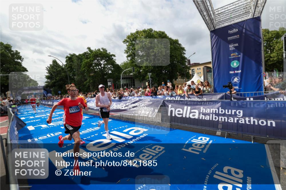 29.06.2025 - hella hamburg halbmarathon Zöllner http://msf.ph/oto/8421885 29.06.2025 10:32:11 Ziel 1686, 11150, 11370, 15826, 16505, 16736 meine-sportfotos.de