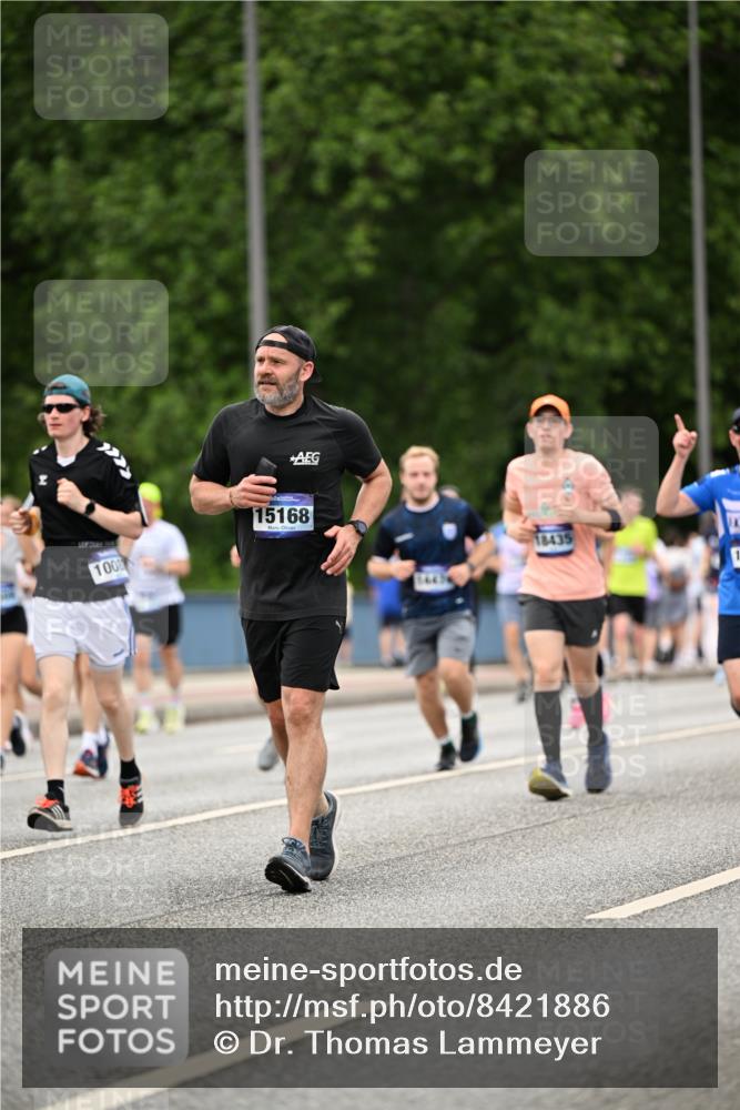 29.06.2025 - hella hamburg halbmarathon Dr. Thomas Lammeyer http://msf.ph/oto/8421886 29.06.2025 10:47:53 Kennedybrücke 1226, 1788, 1816, 1878, 2103, 2158, 2267, 2361, 2538, 2971, 3288, 3518, 4105, 4177, 4302, 5265, 5370, 5720, 6012, 6096, 7205, 7461, 7872, 8135, 8991, 9831, 9976, 10083, 10200, 10202 meine-sportfotos.de
