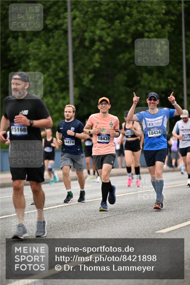 29.06.2025 - hella hamburg halbmarathon Dr. Thomas Lammeyer http://msf.ph/oto/8421898 29.06.2025 10:47:54 Kennedybrücke 1226, 1788, 1816, 1878, 2103, 2158, 2267, 2361, 2538, 2971, 3288, 3518, 4105, 4177, 4302, 5265, 5370, 5720, 6012, 6096, 7205, 7461, 7872, 8135, 8991, 9831, 9976, 10083, 10200, 10202 meine-sportfotos.de