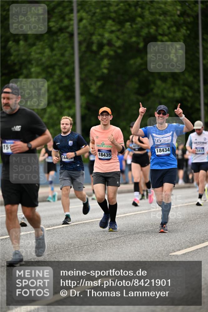 29.06.2025 - hella hamburg halbmarathon Dr. Thomas Lammeyer http://msf.ph/oto/8421901 29.06.2025 10:47:54 Kennedybrücke 1226, 1788, 1816, 1878, 2103, 2158, 2267, 2361, 2538, 2971, 3288, 3518, 4105, 4177, 4302, 5265, 5370, 5720, 6012, 6096, 7205, 7461, 7872, 8135, 8991, 9831, 9976, 10083, 10200, 10202 meine-sportfotos.de