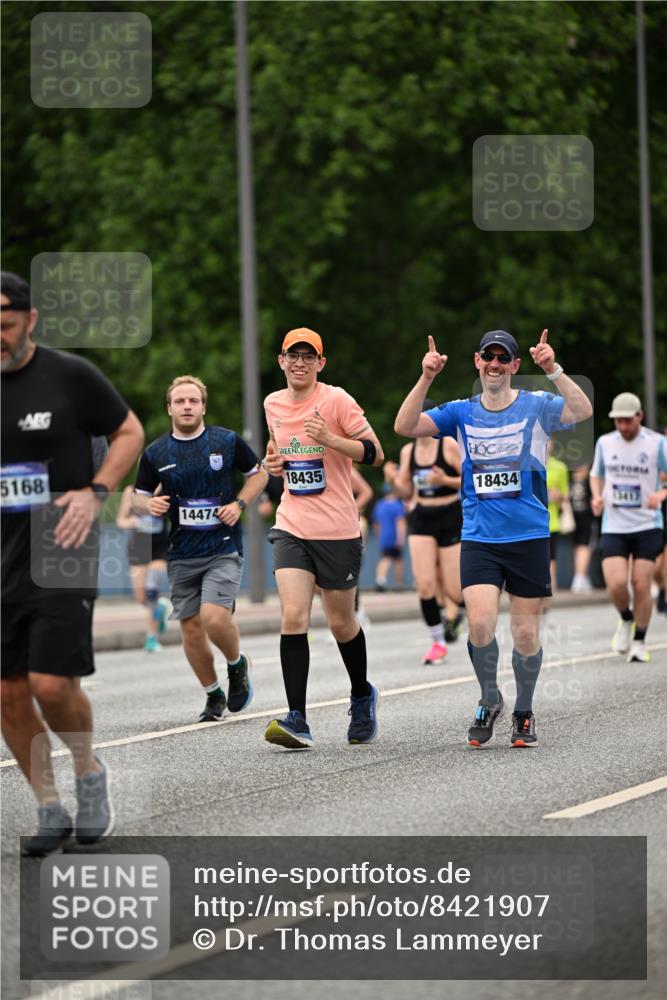 29.06.2025 - hella hamburg halbmarathon Dr. Thomas Lammeyer http://msf.ph/oto/8421907 29.06.2025 10:47:54 Kennedybrücke 1226, 1788, 1816, 1878, 2103, 2158, 2267, 2361, 2538, 2971, 3288, 3518, 4105, 4177, 4302, 5265, 5370, 5720, 6012, 6096, 7205, 7461, 7872, 8135, 8991, 9831, 9976, 10083, 10200, 10202 meine-sportfotos.de
