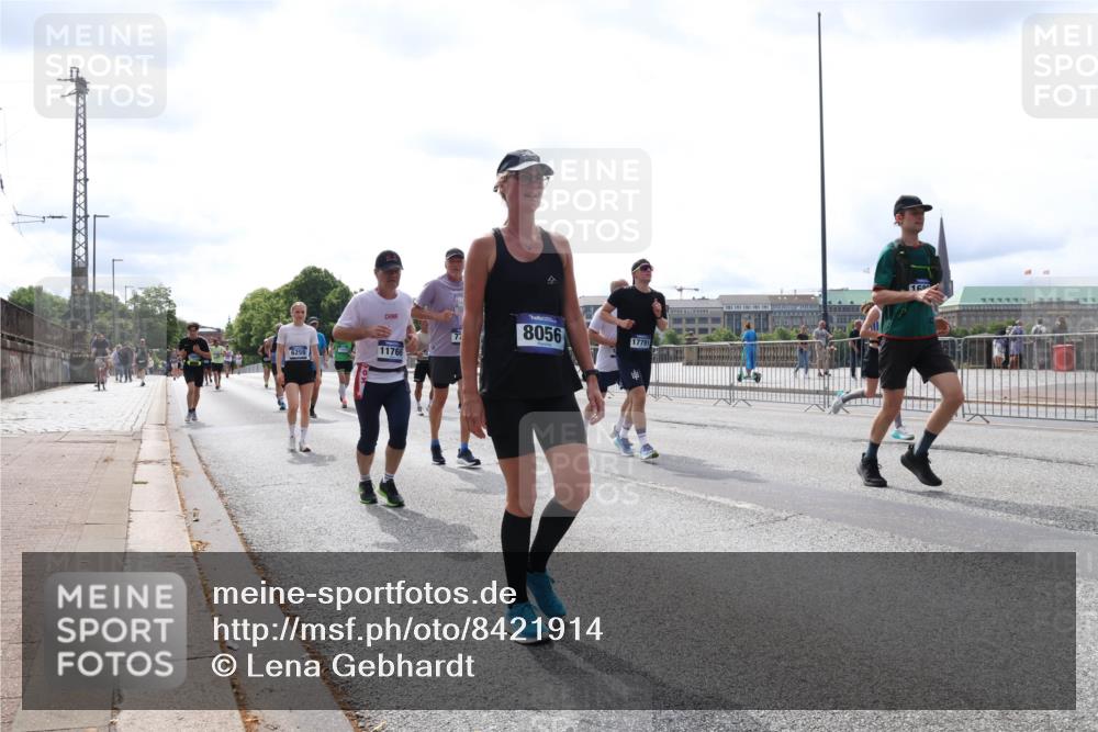 29.06.2025 - hella hamburg halbmarathon Lena Gebhardt http://msf.ph/oto/8421914 29.06.2025 10:27:49 Lombardsbrücke 6259, 11766, 7, 8056, 17791, 169, 1148, 2080, 3389, 4372, 5177, 5285, 5825, 5847, 6214, 6632, 7497, 7764, 7978, 8085, 8215, 9567, 9688, 10158, 10412, 10413, 11256, 11692, 11739, 12500, 12780, 12823, 12842, 13043, 13568, 13678, 13860, 14155, 14206, 15607, 15608, 16569, 16804, 16838, 17427, 17791, 18012, 18097, 18301, 18626, 18766 meine-sportfotos.de