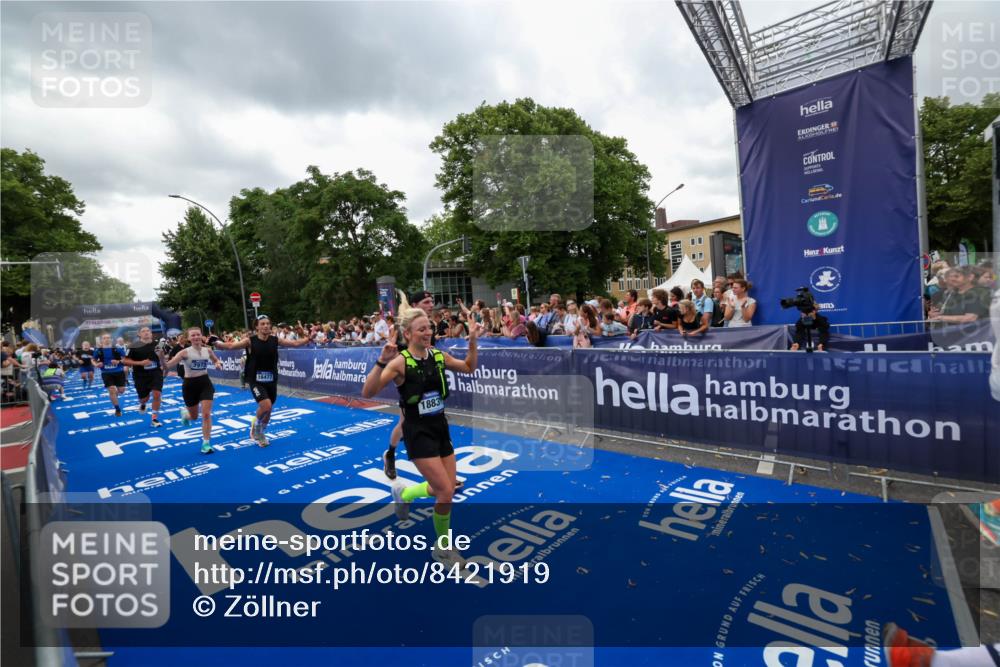 29.06.2025 - hella hamburg halbmarathon Zöllner http://msf.ph/oto/8421919 29.06.2025 10:54:00 Ziel 1151, 1706, 1815, 1870, 2432, 3096, 6356, 6374, 6481, 7395, 7918, 7973, 8394, 11789, 12413, 13032, 13869, 14175, 16477, 16538, 18308, 18418, 18831, 18879, 18915, 19177 meine-sportfotos.de