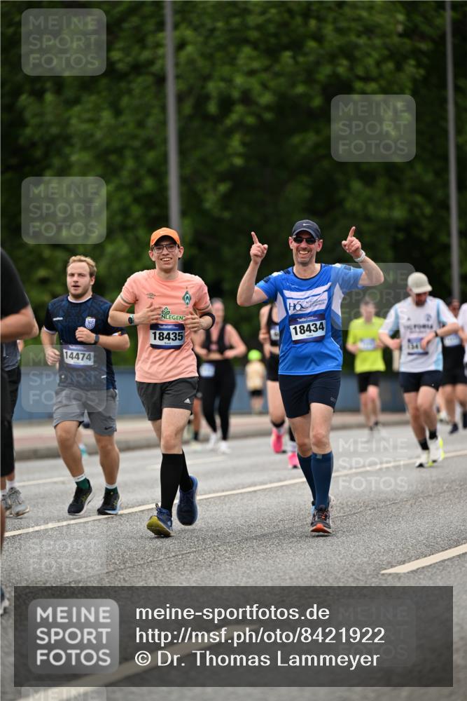 29.06.2025 - hella hamburg halbmarathon Dr. Thomas Lammeyer http://msf.ph/oto/8421922 29.06.2025 10:47:55 Kennedybrücke 1226, 1788, 1816, 1878, 2103, 2158, 2267, 2343, 2361, 2538, 2971, 3288, 3518, 4177, 4302, 5214, 5265, 5370, 5720, 6012, 6096, 7205, 7461, 7872, 8135, 8991, 9831, 9976, 10083, 10200, 10202, 11279 meine-sportfotos.de