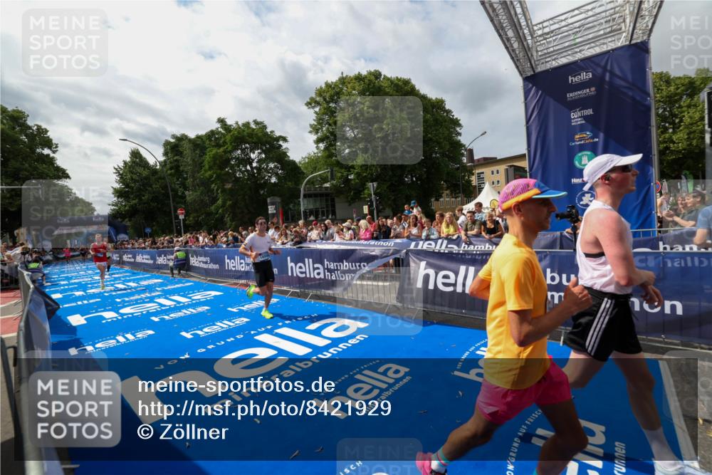 29.06.2025 - hella hamburg halbmarathon Zöllner http://msf.ph/oto/8421929 29.06.2025 10:32:12 Ziel 1686, 11150, 11370, 15826, 16505, 16736 meine-sportfotos.de