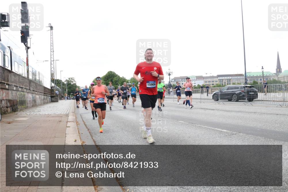 29.06.2025 - hella hamburg halbmarathon Lena Gebhardt http://msf.ph/oto/8421933 29.06.2025 10:52:43 Lombardsbrücke 2420, 15906, 2983, 1369, 1826, 2146, 2362, 2420, 2528, 2701, 2983, 2988, 3140, 3227, 3645, 3787, 4591, 4729, 4815, 5262, 5360, 6135, 6386, 6671, 7032, 7511, 7690, 7691, 7735, 7737, 7812, 8641, 9068, 9070, 9103, 9368, 9545, 9731, 10055, 10080, 10296, 10392, 10417, 10568, 10600, 10634, 10879, 10884, 10928, 10981, 11084, 11297, 11736, 11899, 11919, 11974, 12127, 12128, 12546, 12558, 12994, 14009, 14765, 14807, 14977, 14979 meine-sportfotos.de