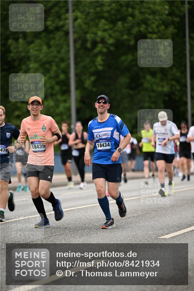 29.06.2025 - hella hamburg halbmarathon Dr. Thomas Lammeyer http://msf.ph/oto/8421934 29.06.2025 10:47:55 Kennedybrücke 1226, 1788, 1816, 1878, 2103, 2158, 2267, 2343, 2361, 2538, 2971, 3288, 3518, 4177, 4302, 5214, 5265, 5370, 5720, 6012, 6096, 7205, 7461, 7872, 8135, 8991, 9831, 9976, 10083, 10200, 10202, 11279 meine-sportfotos.de