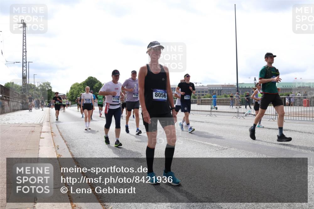 29.06.2025 - hella hamburg halbmarathon Lena Gebhardt http://msf.ph/oto/8421936 29.06.2025 10:27:49 Lombardsbrücke 1176, 7764, 8056, 17791, 1148, 2080, 3389, 4372, 5177, 5285, 5825, 5847, 6214, 6632, 7497, 7764, 7978, 8085, 8215, 9567, 9688, 10158, 10412, 10413, 11256, 11692, 11739, 12500, 12780, 12823, 12842, 13043, 13568, 13678, 13860, 14155, 14206, 15607, 15608, 16569, 16804, 16838, 17427, 17791, 18012, 18097, 18301, 18626, 18766 meine-sportfotos.de