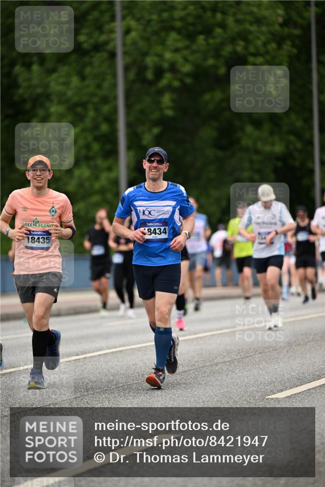 29.06.2025 - hella hamburg halbmarathon Dr. Thomas Lammeyer http://msf.ph/oto/8421947 29.06.2025 10:47:55 Kennedybrücke 1226, 1788, 1816, 1878, 2103, 2158, 2267, 2343, 2361, 2538, 2971, 3288, 3518, 4177, 4302, 5214, 5265, 5370, 5720, 6012, 6096, 7205, 7461, 7872, 8135, 8991, 9831, 9976, 10083, 10200, 10202, 11279 meine-sportfotos.de
