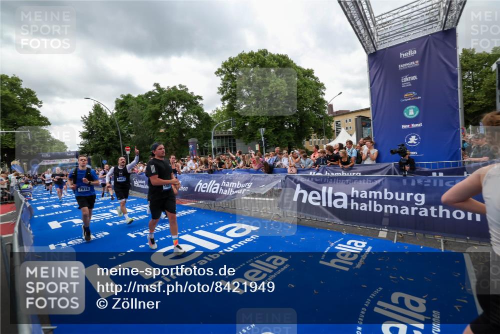 29.06.2025 - hella hamburg halbmarathon Zöllner http://msf.ph/oto/8421949 29.06.2025 10:54:03 Ziel 1151, 1815, 2432, 3096, 6356, 6374, 6481, 7918, 7973, 8394, 9032, 11499, 11789, 12379, 13032, 13869, 14175, 16477, 17348, 18308, 18879 meine-sportfotos.de