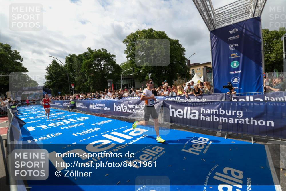 29.06.2025 - hella hamburg halbmarathon Zöllner http://msf.ph/oto/8421961 29.06.2025 10:32:13 Ziel 1686, 1894, 15826, 16505, 16736 meine-sportfotos.de