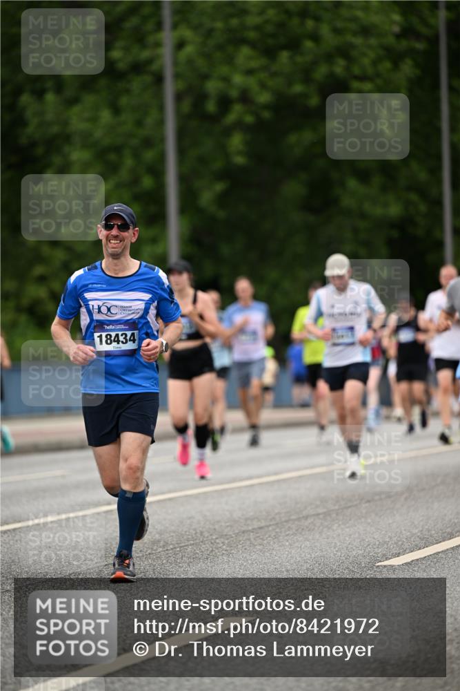 29.06.2025 - hella hamburg halbmarathon Dr. Thomas Lammeyer http://msf.ph/oto/8421972 29.06.2025 10:47:56 Kennedybrücke 1226, 1788, 1816, 1878, 2103, 2158, 2267, 2343, 2361, 2538, 2971, 3288, 3518, 4177, 4302, 5214, 5265, 5370, 5720, 6012, 6096, 7205, 7461, 7872, 8135, 8991, 9831, 9976, 10083, 10200, 10202, 11279 meine-sportfotos.de