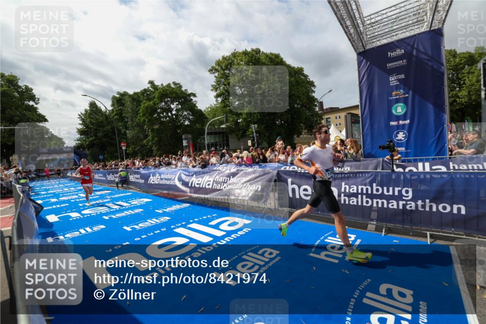 29.06.2025 - hella hamburg halbmarathon Zöllner http://msf.ph/oto/8421974 29.06.2025 10:32:13 Ziel 1686, 1894, 15826, 16505, 16736 meine-sportfotos.de