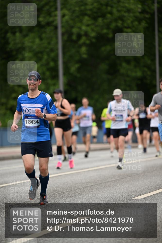 29.06.2025 - hella hamburg halbmarathon Dr. Thomas Lammeyer http://msf.ph/oto/8421978 29.06.2025 10:47:56 Kennedybrücke 1226, 1788, 1816, 1878, 2103, 2158, 2267, 2343, 2361, 2538, 2971, 3288, 3518, 4177, 4302, 5214, 5265, 5370, 5720, 6012, 6096, 7205, 7461, 7872, 8135, 8991, 9831, 9976, 10083, 10200, 10202, 11279 meine-sportfotos.de