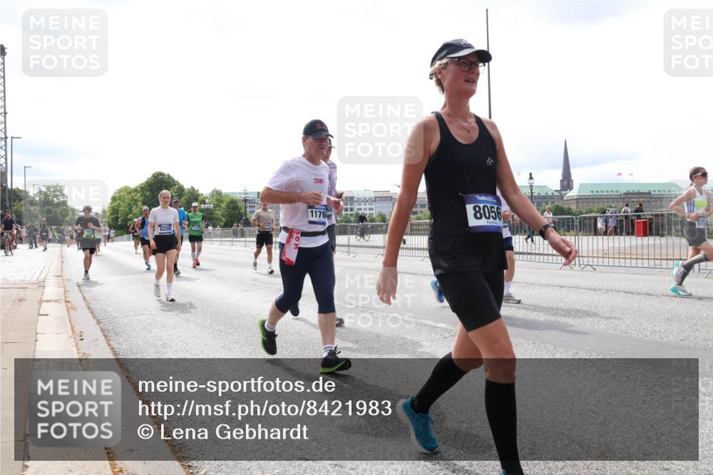 29.06.2025 - hella hamburg halbmarathon Lena Gebhardt http://msf.ph/oto/8421983 29.06.2025 10:27:50 Lombardsbrücke 6259, 1176, 8056, 1148, 2080, 3389, 4372, 5177, 5285, 5847, 6214, 6632, 7497, 7764, 7978, 8085, 8215, 9567, 9688, 10158, 10412, 10413, 11256, 11692, 11739, 12500, 12780, 12823, 12842, 13043, 13568, 13678, 13860, 14155, 14206, 15607, 15608, 16569, 16804, 16838, 17427, 17791, 18012, 18097, 18301, 18626, 18766 meine-sportfotos.de