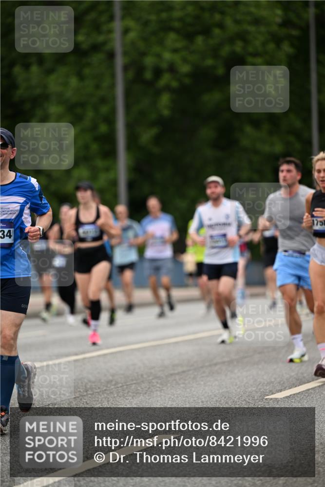 29.06.2025 - hella hamburg halbmarathon Dr. Thomas Lammeyer http://msf.ph/oto/8421996 29.06.2025 10:47:57 Kennedybrücke 1226, 1788, 1816, 1878, 2103, 2158, 2267, 2343, 2361, 2538, 2971, 3288, 3518, 4177, 4302, 5214, 5265, 5370, 5720, 6012, 6096, 7205, 7461, 7872, 8135, 8991, 9704, 9831, 9976, 10083, 10200, 10202, 11279 meine-sportfotos.de