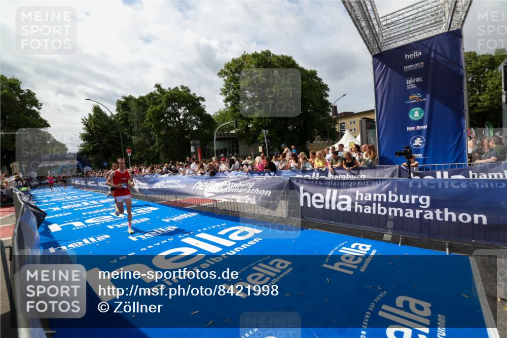 29.06.2025 - hella hamburg halbmarathon Zöllner http://msf.ph/oto/8421998 29.06.2025 10:32:14 Ziel 1894, 7272, 15826, 16505, 16736 meine-sportfotos.de