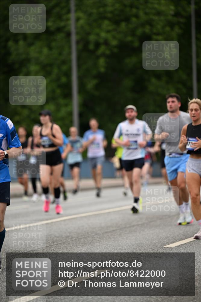 29.06.2025 - hella hamburg halbmarathon Dr. Thomas Lammeyer http://msf.ph/oto/8422000 29.06.2025 10:47:57 Kennedybrücke 1226, 1788, 1816, 1878, 2103, 2158, 2267, 2343, 2361, 2538, 2971, 3288, 3518, 4177, 4302, 5214, 5265, 5370, 5720, 6012, 6096, 7205, 7461, 7872, 8135, 8991, 9704, 9831, 9976, 10083, 10200, 10202, 11279 meine-sportfotos.de