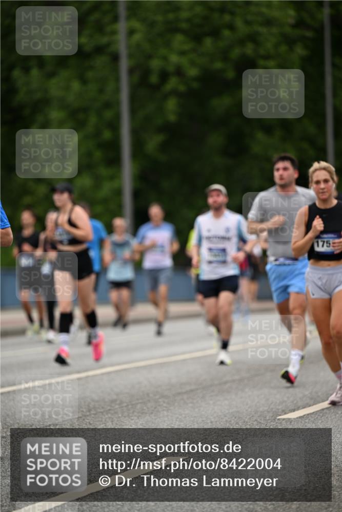 29.06.2025 - hella hamburg halbmarathon Dr. Thomas Lammeyer http://msf.ph/oto/8422004 29.06.2025 10:47:57 Kennedybrücke 1226, 1788, 1816, 1878, 2103, 2158, 2267, 2343, 2361, 2538, 2971, 3288, 3518, 4177, 4302, 5214, 5265, 5370, 5720, 6012, 6096, 7205, 7461, 7872, 8135, 8991, 9704, 9831, 9976, 10083, 10200, 10202, 11279 meine-sportfotos.de