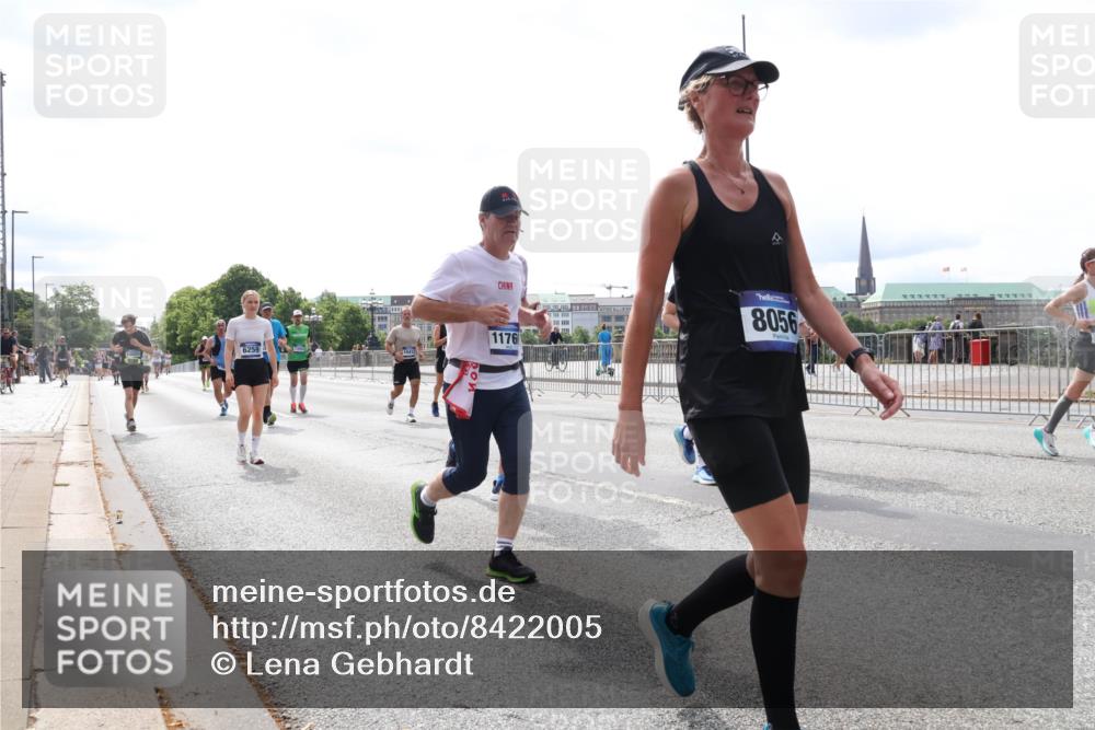29.06.2025 - hella hamburg halbmarathon Lena Gebhardt http://msf.ph/oto/8422005 29.06.2025 10:27:50 Lombardsbrücke 6259, 8056, 1176, 1148, 2080, 3389, 4372, 5177, 5285, 5847, 6214, 6632, 7497, 7764, 7978, 8085, 8215, 9567, 9688, 10158, 10412, 10413, 11256, 11692, 11739, 12500, 12780, 12823, 12842, 13043, 13568, 13678, 13860, 14155, 14206, 15607, 15608, 16569, 16804, 16838, 17427, 17791, 18012, 18097, 18301, 18626, 18766 meine-sportfotos.de
