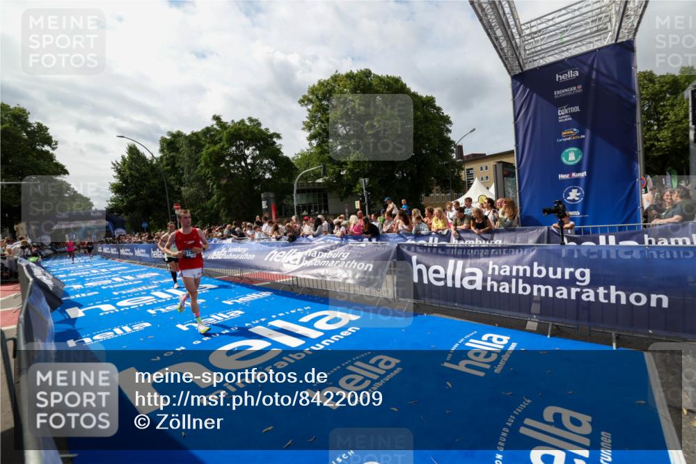 29.06.2025 - hella hamburg halbmarathon Zöllner http://msf.ph/oto/8422009 29.06.2025 10:32:14 Ziel 1894, 7272, 15826, 16505, 16736 meine-sportfotos.de