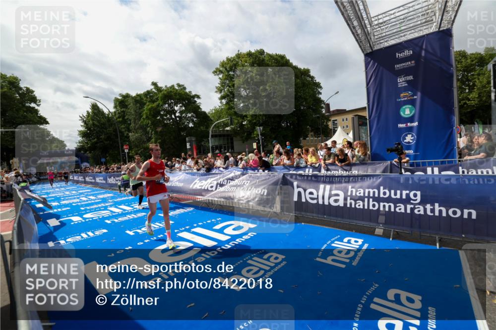 29.06.2025 - hella hamburg halbmarathon Zöllner http://msf.ph/oto/8422018 29.06.2025 10:32:15 Ziel 1894, 7272, 15826, 16736 meine-sportfotos.de