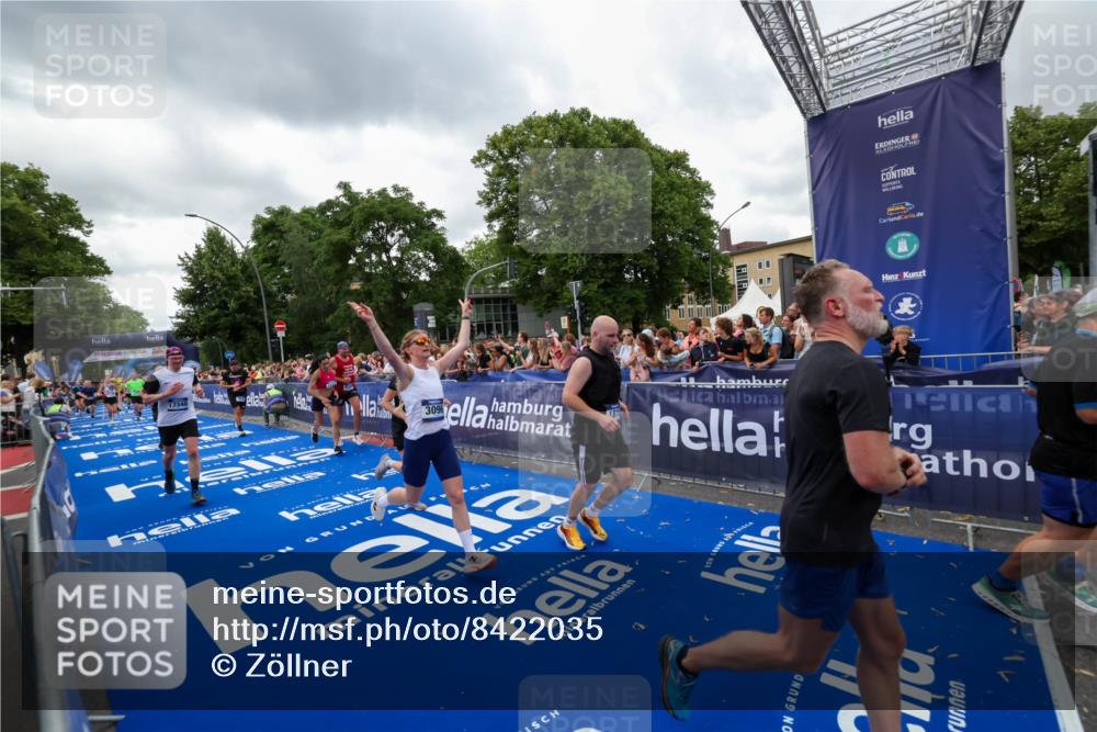 29.06.2025 - hella hamburg halbmarathon Zöllner http://msf.ph/oto/8422035 29.06.2025 10:54:07 Ziel 1151, 1410, 1815, 3096, 3208, 3209, 6294, 6356, 6374, 6581, 8394, 9032, 11499, 12379, 13397, 16871, 17348, 18308 meine-sportfotos.de