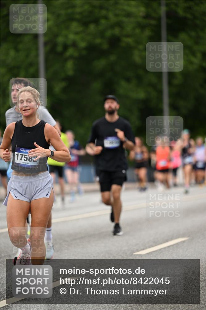 29.06.2025 - hella hamburg halbmarathon Dr. Thomas Lammeyer http://msf.ph/oto/8422045 29.06.2025 10:47:59 Kennedybrücke 1788, 1816, 1878, 2103, 2158, 2267, 2343, 2361, 2538, 3288, 3518, 4177, 4302, 5214, 5265, 5370, 5720, 6012, 6096, 7205, 7461, 7872, 8135, 8991, 9704, 9831, 9976, 10083, 10200, 10202, 11279 meine-sportfotos.de
