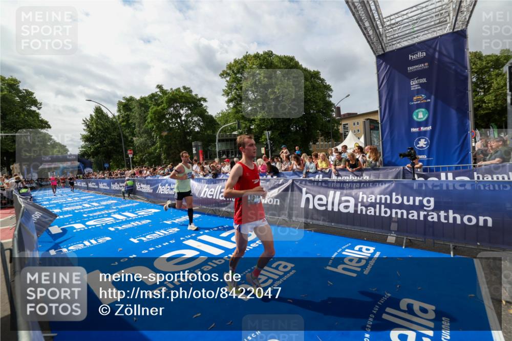 29.06.2025 - hella hamburg halbmarathon Zöllner http://msf.ph/oto/8422047 29.06.2025 10:32:15 Ziel 1894, 7272, 15826, 16736 meine-sportfotos.de