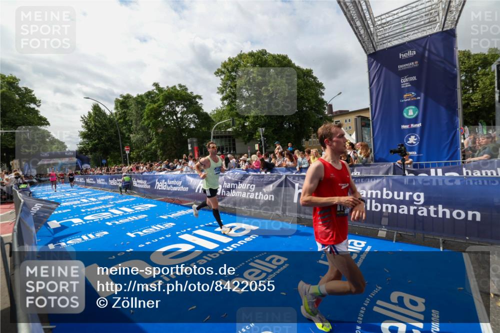 29.06.2025 - hella hamburg halbmarathon Zöllner http://msf.ph/oto/8422055 29.06.2025 10:32:16 Ziel 1894, 7272, 10876, 15826, 16736 meine-sportfotos.de
